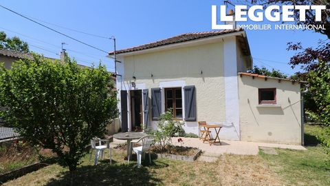 A21750SMR79 - Cute little house, recently updated, in a quiet hamlet just a couple of kilometres from Sauzé-Vaussais with all amenities including supermarket, banks, bakeries, bars, coffee shop and library. Apart from the defined kitchen area, the sp...