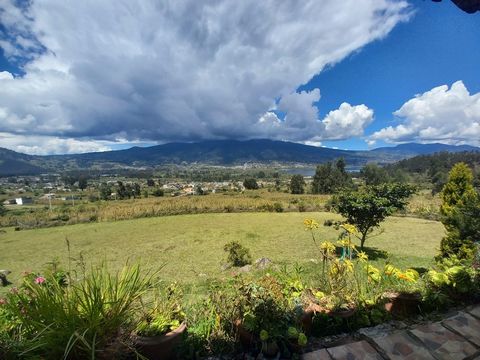 This property for sale in Otavalo is located in the Araque Alto neighborhood 20 minutes drive from the city of Otavalo. The property consists of a 6350m2 land with enclosure and a house of mixed construction between brick, wood and concrete of 148m2....