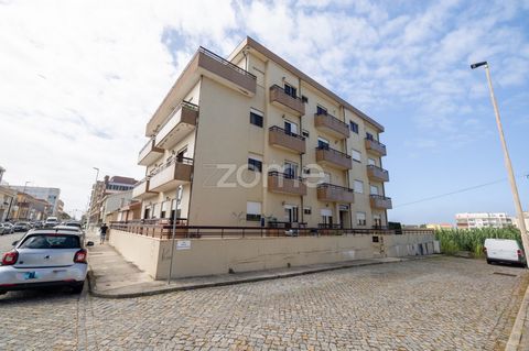 Identificação do imóvel: ZMPT559232 Bem-vindo a um retiro encantador em Vila do Conde, Portugal! Trata-se de um apartamento T2 no terceiro e último andar, com uma área útil de 74m² e uma área bruta de 84m². Construída em 1992, esta propriedade está l...