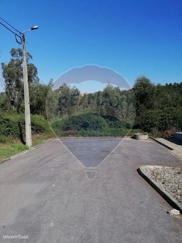 Land for sale for 45 000 € with 450 m2 of total area, 80 m2 of implantation area and 160 m2 of gross construction area in an allotment in very quiet urban area, is the ideal place to build your dream villa, 700 meters from the Mouth of the Sousa Rive...