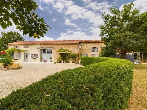 Magnificent stone house set in a peaceful hamlet in the commune of Chaunay, in the heart of the Poitou-Charentes region. Ideally situated just 40 minutes from Poitiers and 50 minutes from Angoulême, this charming property offers an exceptional living...