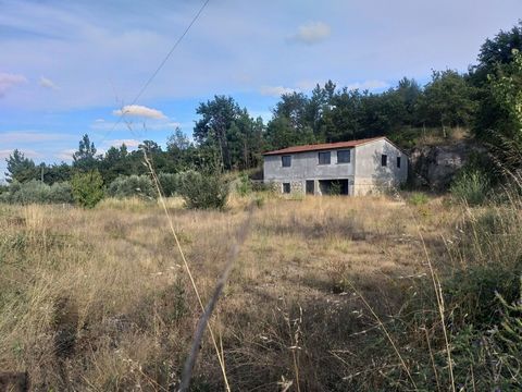 Land with 4000m², in Sarracuchelas - Póvoa de Cervães, Mangualde, next to National Road 232. It consists of 2 items with 2000m² each. It has an agricultural shed that can be used for storage or transformed into housing Surrounding Area Green Spaces A...