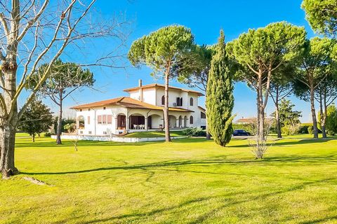 Villa Ester Prestigious villa for sale with a large size, is located in the countryside of Pietrasanta, with a beautiful view of the Apuan Alps, just 4 km from the sea of Versilia. The villa is located in a convenient flat position with a 1.9 hectare...