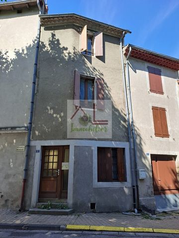 In the city center of VILLEFORT, town house of about 76 m2 comprising on the ground floor: a living room, a kitchen. Upstairs, a bedroom, a dressing room and a bathroom. On the second floor two bedrooms and an attic above. A cellar and a toilet compl...