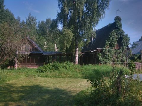 We offer to rent two wooden cottage with a transition with a total area 200 sq.m. Holiday shall be for a day, weekends and holidays. Each house has as many as 4 bedrooms, hallway, as well as bio-toilet. The area adjoining the site - 20 acres. On the ...