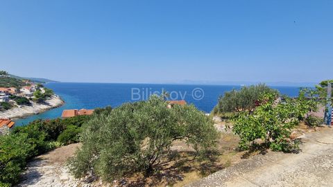 Korčula, Prigradica, building plot in M1 zone, surface area 453m2. It is located in the 3rd row from the sea, approx. 70m from the beach, and has access to 2 access roads with infrastructure (electricity and water). It is 150m away from the town cent...