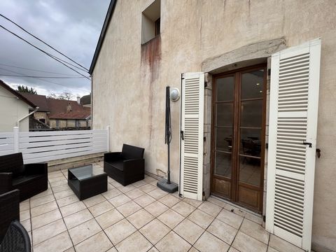 In the heart of a wine village with shops near Beaune, renovated old house comprising 7 main rooms. Large terrace. Small outbuildings. Beautiful vaulted cellar. Private parking in front of the house. Features: - Terrace