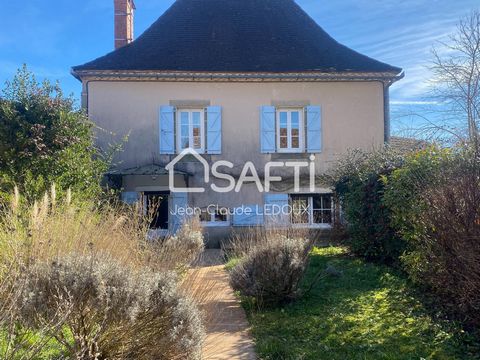 Restored house, composed of three bedrooms, office, shower room/wc, a barn on two levels (2x 17M2). You can walk to the pharmacy, post office, bakery, grocery store, butcher, hairdresser, doctors, school, etc. Mains drainage, oil heating.