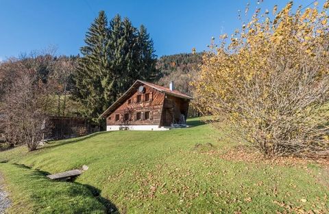 This adorable 2 bedroomed chalet is nestled on the mountain in a pure alpine environment sitting alone in a field. Located 3.5km from central Samoen, and 4km from the pistes, but only 5 minutes by car from the cross-country ski trails of Joux Plane a...