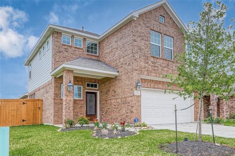 SELLER IS OFFERING $5000 TOWARDS BUYER CLOSING COSTS WITH FULL PRICE OFFER!! Almost new construction in sought after master planned community of Sierra Vista! Enter into this welcoming foyer with high ceilings which lead into the bright living/dining...