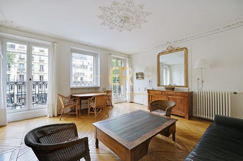 At the foot of the Metro CHEMIN VERT (Line 8), Boulevard Beaumarchais. On the second floor with elevator of a beautiful Haussmann building. Come and discover this 4 rooms CROSSING of 115.07 m2 Carrez law with BALCONY FILANT. It includes an entrance s...