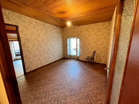 Village house for sale in the commune of La Brigue completely renovated high potential ideal for a family or an investor. The house is on two levels composed of an entrance to a shower room, upstairs a large living room with a kitchen. Top floor two ...