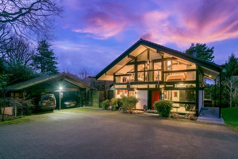 An extremely rare opportunity to acquire a stunning and unique Huf Haus in a highly desirable part of Kenilworth. This beautiful home is seamless and tranquil, as soon as you step through the door you can feel the space and light. Arranged over three...