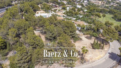 These two plots are situated in the best location of Bendinat, namely on the golf course and offer sea views, views of the golf course, privacy and wonderful tranquillity. The total plot area is approximately 3,165 m² on which there is already a vill...