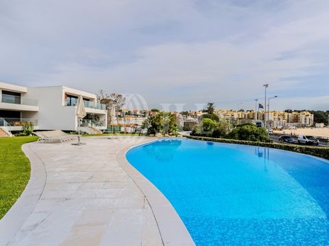 4-bedroom villa with 236 sqm of gross construction area, located in a prime waterfront location with a garage for two vehicles, in a condominium with a swimming pool in Santo Amaro de Oeiras. This house is spread over three floors. On the ground floo...