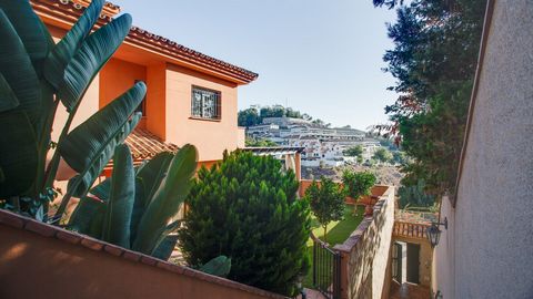 The semi-detached house is located in the renowned district of Malaga - El Limonar - which is one of the best districts in Malaga. El Limonar is strategically located between La Malagueta and Pedregalejo, near the majestic Mount Gribalfaro, nestled i...