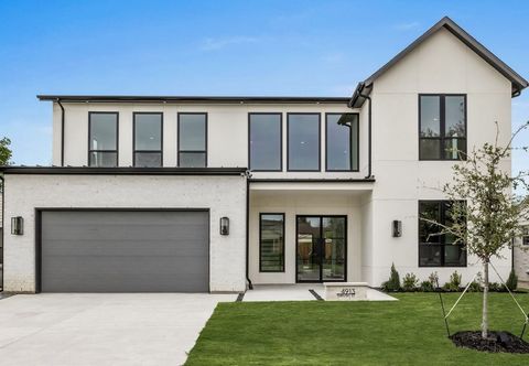 Stunning new construction built by Minchuk & Alexander located in the highly coveted Bird Streets. Elegance abounds with open spaces, natural light, and chic architecture. Primary suite and washer & dryer hook-up options available on both levels. Fea...