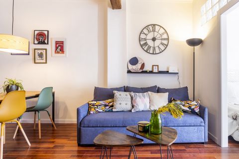 Centrally located apartment recently renovated, brand new, in a neighborhood with all services, supermarkets, local stores, some of the best restaurants in Valencia, next to the Quart Towers and the Botanical Garden, the Turia Gardens and Gran Via. A...