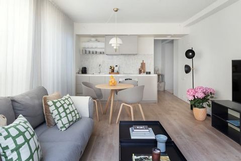 An apartment of a bedroom closely linked to its surroundings. Our Plensa Apartment has furniture created by prestigious designers, wood soils and decorative elements chosen by their functionality, comfort and aesthetics. At Casa Mercader we take care...