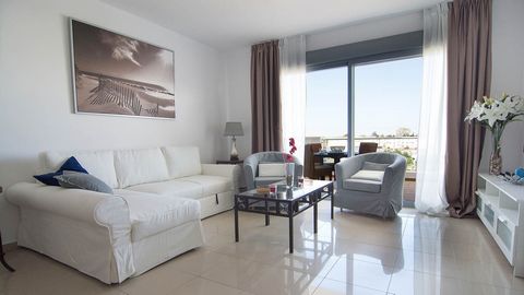 Situated within 1.7 km of Los Bateles Beach and 1.8 km of La Fontanilla Beach in Conil de la Frontera, Apartamentos Conil Park offers accommodation with seating area. This apartment features free private parking, a lift and free WiFi. Boasting family...