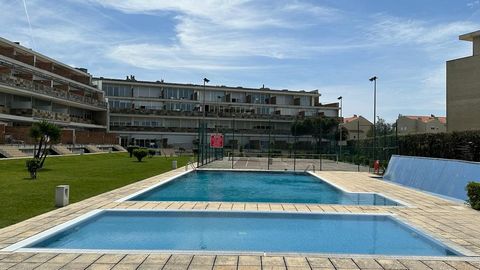 Ground floor apartment 100 meters from the beach, with pool, 50 meters from the pharmacy, 100 meters from the supermarket, 10 meters from a bakery. 15 minutes from the center of Porto by car. 1 bedroom with a large air mattress (2 meters x 2 meters) ...