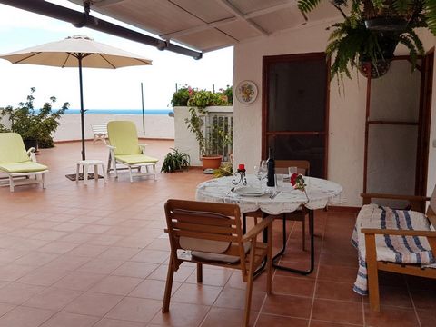 This cosy penthouse overlooks the sea and the Tamadaba National Park, is perfect for 2 persons, it has all the comforts that the guest needs for a relaxing stay.The beach of Risco de Agaete is only 5 minutes away by car.Near the house there is a rest...