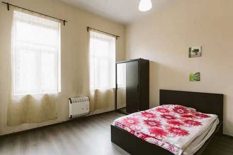A nice renovated flat near Blaha lujza palace, so very good public transport, 5 minutes walk distance have metro 2 and 4, and tram 4/6 which run 24h a day, can reach to most attractive spot in budapest. the flat have all the necessary furniture for a...