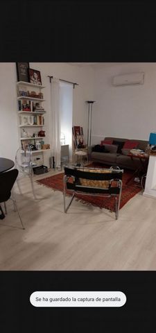 Nice and cosy flat in Can Baró, 5 min walking from metro stop Alfonso X (yellow line). Fully equipped with everything you might need during your stay, including a desk in case you need to work from home. Close to Parque de las Aguas, Parc Guell, Sagr...