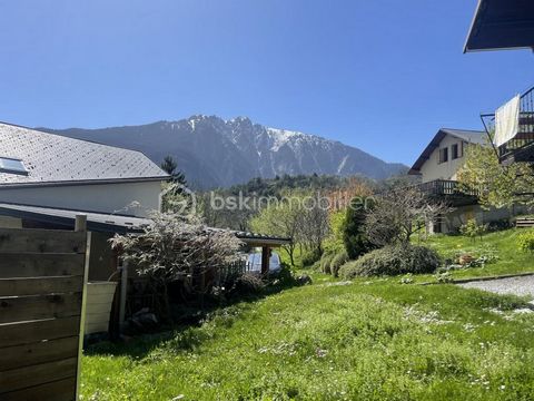 TO BE SEIZED Village house to renovate in the heart of Montvernier in a mythical village (the switchbacks of Montvernier) 15 minutes from Saint Jean de Maurienne. This house offers many possibilities with its large outbuildings. You will start the vi...