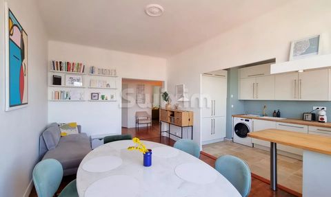 Ref 1838GRMHT: In the immediate vicinity of the hyper center and at the foot of the bus and the future tram, this city location is ideal for all its amenities and its access to Perly customs at 950m. Located in a stylish building, this East-West cros...