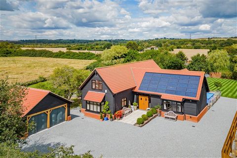 A well proportioned modern detached barn, located in a tucked away private road which is surrounded by pleasant countryside and farmland, yet within a short walk to the mainline railway station and other sought after North Fambridge amenities.   Step...