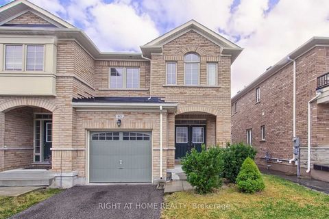Spacious, Luxury End Unit Townhouse In Desirable Richmond Hill. The Entire Home, Including Finished Walk Out Basement . Total Living Spaces Of 3,020 Sq Ft ( Including Finished Walk Out Basement ) . 2 Kitchens . Gleaming Hardwood Floors Throughout. Mo...