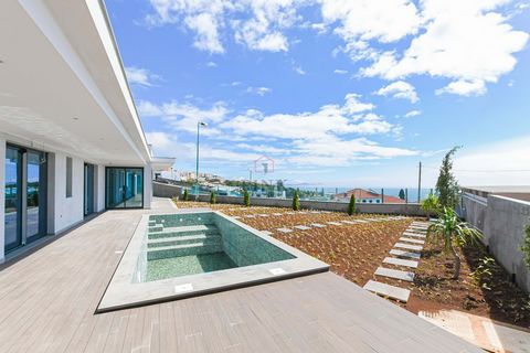 Single storey 3 bedroom villa, detached located in Água de Pena, Council of Machico. This spectacular villa combines contemporary comfort with the tranquility of the area. This property offers a number of notable features that make it a perfect place...