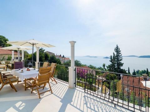 Luxury villa located in a fantastic location 200m from the sea! Panoramic sea view! It is located halfway between Dubrovnik and Cavtat, in a small town only 8 km from Cilipi Airport and 15 km from the center of Dubrovnik. In addition to the proximity...