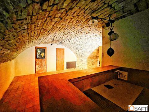 PRICE DOWN Marine POILLOT, your real estate advisor for the SAFTI network, presents this spacious house in need of refurbishment, located in the heart of a charming wine village, 15 minutes from Beaune. The house stands on two large cellars, one of w...