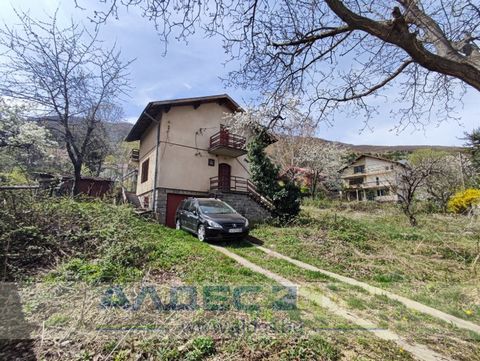 ATTRACTIVE PROPERTY! MASSIVE HOUSE with total built-up area: 144 sq.m. and a yard with an area of 1164 sq.m., with year-round access near Leshnikova Gora Str. The house was built in the 70s and has an area of 48 sq.m. DISTRIBUTION: BASEMENT: basement...
