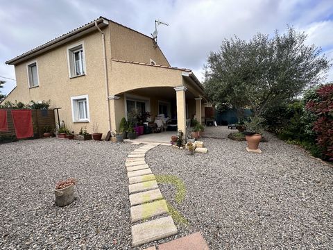 In Bessan rental of a 3-sided house of 78M2 on 2 levels, large living room - kitchen of 33 m2, bathroom 5 m2, 2 large bedrooms, 2 toilets, laundry room - summer kitchen, large covered terrace, 1 outdoor PK, garage 16 m2, electric underfloor heating (...