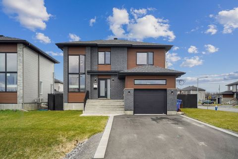 Beautiful two-story family home nestled in Salaberry-de-Valleyfield in the heart of a peaceful neighborhood, this charming residence offers the perfect balance between comfort and elegance. Composed of 4 bedrooms and possibility of a 5th in the basem...