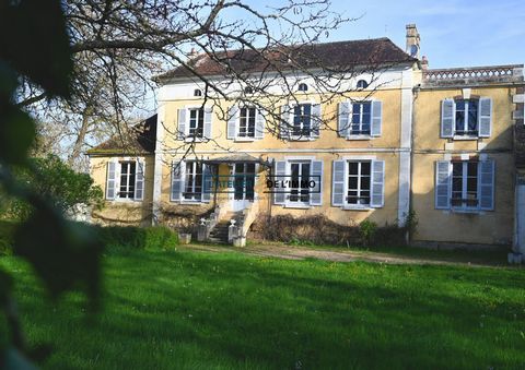 Located just outside Chablis (89800) Chablis, the wine-growing jewel of Burgundy, combines picturesque charm with world renown thanks to its exceptional wines. Only 2 hours from Paris, 10 minutes from amenities and 15 minutes from the A6 motorway. We...