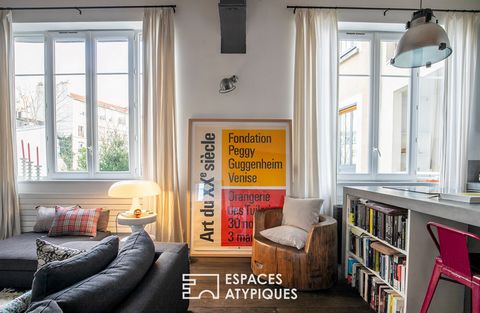 Near the Buttes Chaumont, this loft of 81m2 on the ground (68.42m2 Carrez) located on the 2nd floor, was born from the rehabilitation of former commercial warehouses in old Belleville. Completely redesigned and renovated by an architect, this contemp...