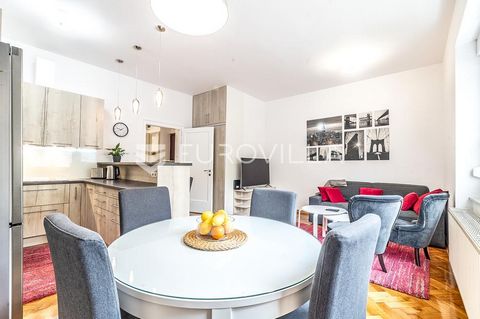 Center, Martićeva street, furnished one-room apartment of 47.79 m2 on the ground floor of a well-maintained building. The apartment consists of an entrance hall, a living room, a kitchen and a dining room, one bedroom, a separate toilet from the bath...