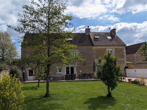 Come and discover this beautiful renovated stone house of 220 m2 located 5 minutes from St Pierre-en-Auge (14170). This extremely comfortable and pleasant old house has been completely renovated with taste and quality materials to offer modern servic...