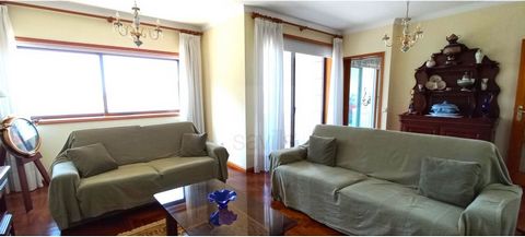 Appartement à vendre près de la mer et de Barrinha de Esmoriz. L'appartement dispose de 1 suite et de deux chambres avec 1 salle de bain. Un spacieux séjour et cuisine avec buanderie. Le séjour dispose d'un balcon face à la mer. Il y a aussi une plac...