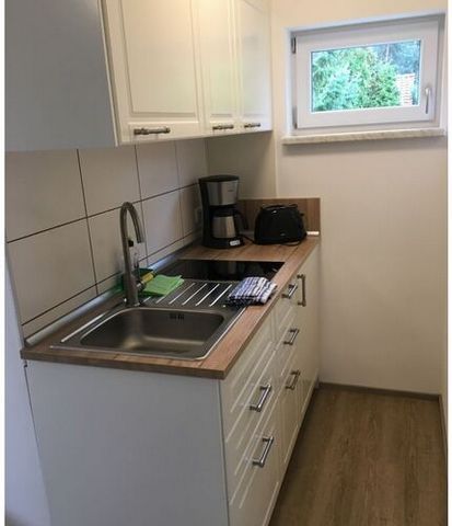 House 7: Cozy holiday apartment bungalow Oberspreewald in the Spreewald! There is space for up to 4 people here on approx. 35-40 m² - pure holiday with 2 bedrooms, 1 living room and 1 kitchen, with a terrace. The kitchen is equipped with cooking uten...