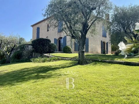This charming Provencal villa will seduce you with its authenticity and its environment. It is composed as follow : On the first level : a large living room with fireplace opening onto a beautiful terrace and swimming pool, a bright dining room, new ...