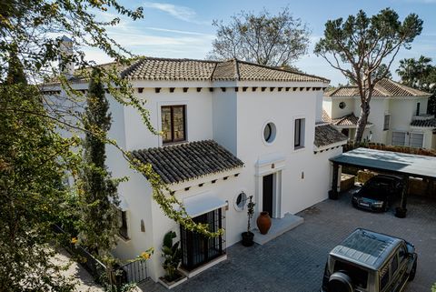 This villa has been recently refurbished giving the property a contemporary feel whilst maintaining many of the original features of its Spanish Cortijo design and offers partial sea views. Located in the prestigious residential area of Hacienda Las ...