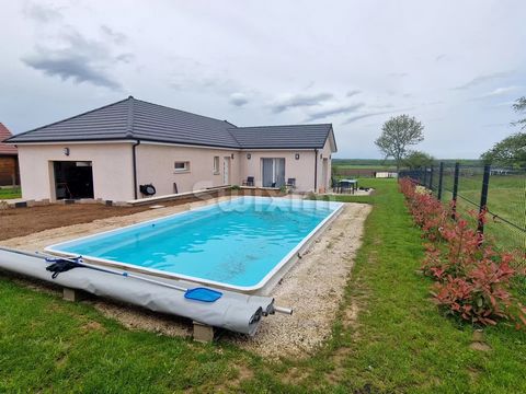 REF 18675 AA - AUXONNE/PESMES axis - On a plot of 1600 m² with a swimming pool, this recent single storey house consists of a spacious and bright living room, separate fully equipped kitchen, two beautiful bedrooms with cupboards, bathroom with a bat...