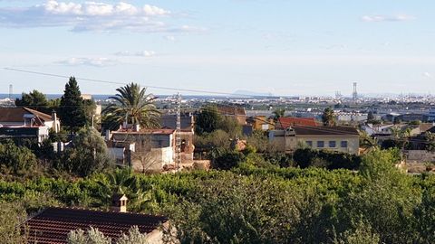 URBAN PLOT TO BUILD IN LA FLORIDA DE NAQUERA URBANIZATION Great flat plot with unobstructed views (you can even see the sea in the distance) 11km from the beach The plot has 2,476 m2 with a buildable area of ​​990 m2 of roof in 2 heights (ground + fi...