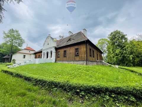 I offer you a unique property, namely a larch, baroque manor house with a log structure, built in the mid-eighteenth century by the Glinks. It was acquired in 1760 by Józef Garczyński, the treasurer of Drohick. This wooden noble residence seems to be...