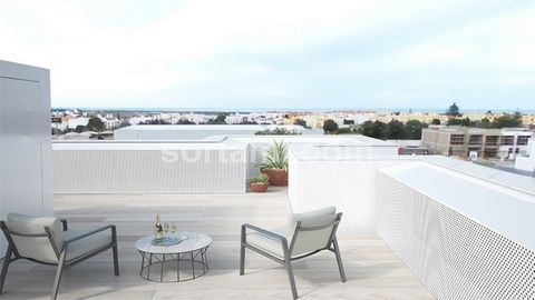 Fantastic townhouses located in the traditional town Tavira! The villas comprises an open space equipped kitchen, a large living room, both overlooking the garden and the pool, an office with a private bathroom and one shared bathroom. On the top flo...